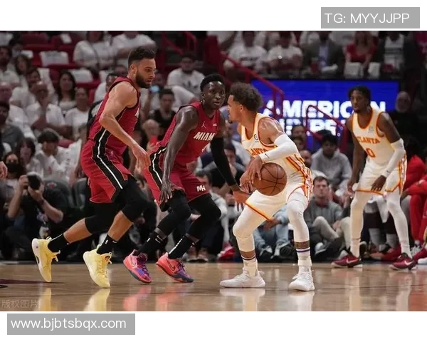 特雷杨如何在NBA赛场上展现个人风采与团队合作的完美结合